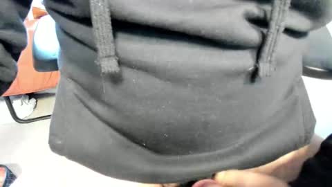 Snapshot of tommysmithjones82 chatting on 10.21.25 tommysmithjones82 online show from 10.21.25