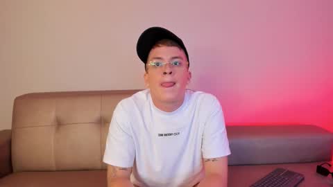 Snapshot of tommyvalentine chatting on 03.06.26 tommy online show from 03.06.26