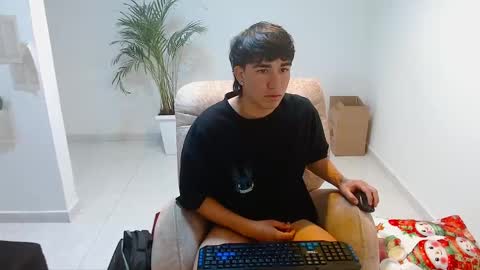 Snapshot of tomy337271 chatting on 12.15.25 tomy337271 online show from 12.15.25