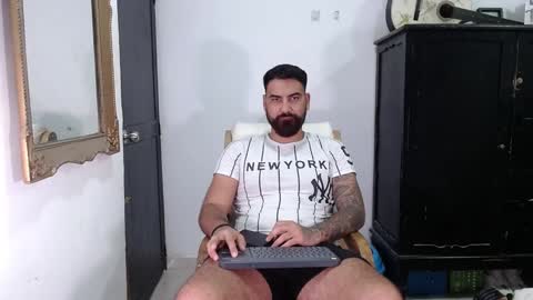 Snapshot of tomy_johnson2 chatting on 12.31.24 Tomas jhonson online show from 12.31.24