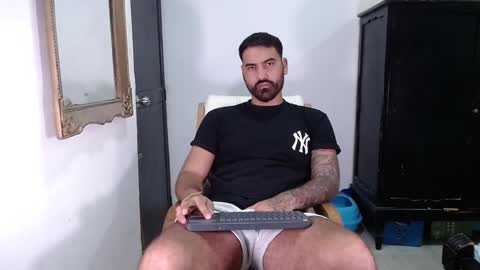 Snapshot of tomy_johnson2 chatting on 01.21.25 Tomas jhonson online show from 01.21.25