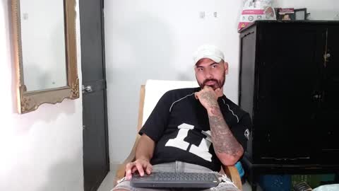 Snapshot of tomy_johnson2 chatting on 01.25.25 Tomas jhonson online show from 01.25.25