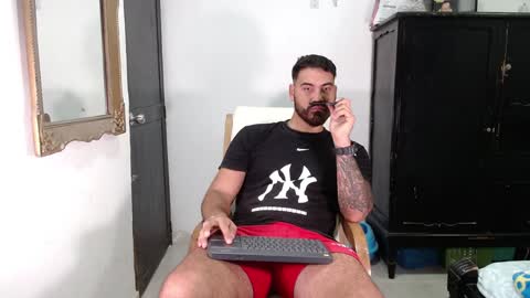 Snapshot of tomy_johnson2 chatting on 01.27.25 Tomas jhonson online show from 01.27.25