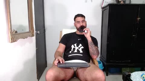 Snapshot of tomy_johnson2 chatting on 01.27.25 Tomas jhonson online show from 01.27.25