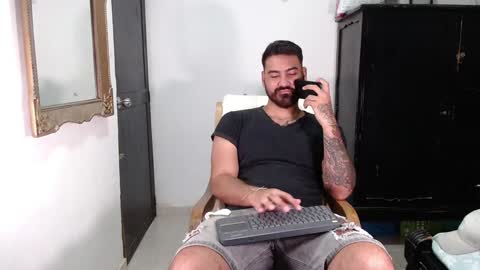 Snapshot of tomy_johnson2 chatting on 01.29.25 Tomas jhonson online show from 01.29.25