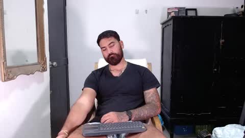 Snapshot of tomy_johnson2 chatting on 03.05.25 Tomas jhonson online show from 03.05.25