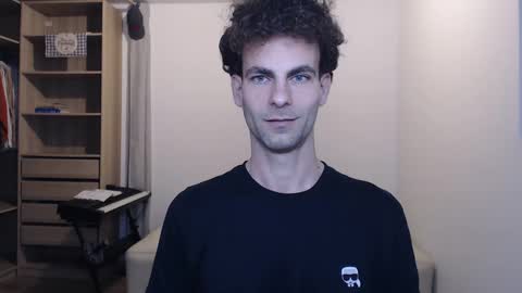 Snapshot of tomyhartman chatting on 12.17.24 tomyhartman online show from 12.17.24