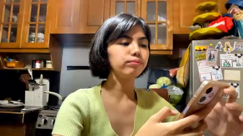 Snapshot of toniebirley chatting on 05.26.26 Mila online show from 05.26.26