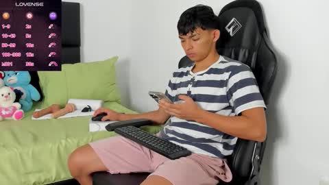 Snapshot of tonny_twink_ chatting on 03.13.26 Tonny online show from 03.13.26