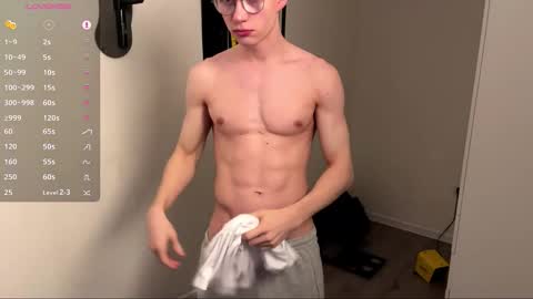 Snapshot of tonrapt chatting on 02.28.26 Ton online show from 02.28.26