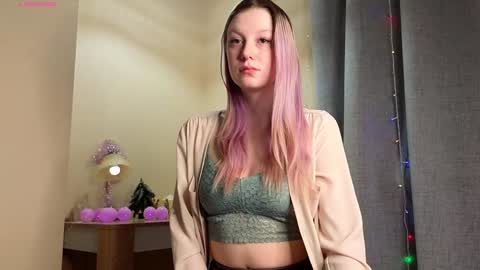 Snapshot of too_cute_blonde_girl chatting on 12.26.24 Hey hey Im Megan Pvt open. Im very glad to see you here online show from 12.26.24