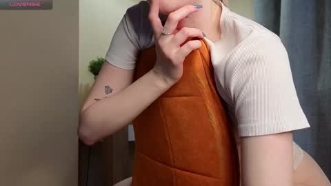 Snapshot of too_cute_blonde_girl chatting on 02.01.25 Hey hey Im Megan Pvt open. Im very glad to see you here online show from 02.01.25