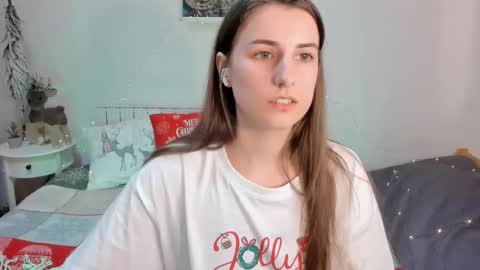 Snapshot of tooboringgirl chatting on 12.17.25 Alisson online show from 12.17.25