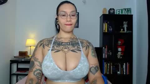 Snapshot of toothyy chatting on 05.18.26 toothyy online show from 05.18.26