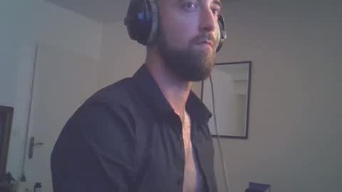 Snapshot of tootsybird chatting on 09.23.25 tootsybird online show from 09.23.25