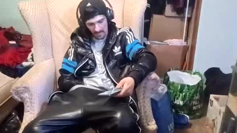 Snapshot of topdogintraining93 chatting on 11.20.25 SagMeOreduceMe online show from 11.20.25