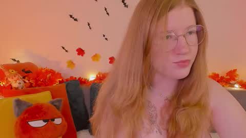 Snapshot of tori_the_witch chatting on 11.06.25 Tori online show from 11.06.25