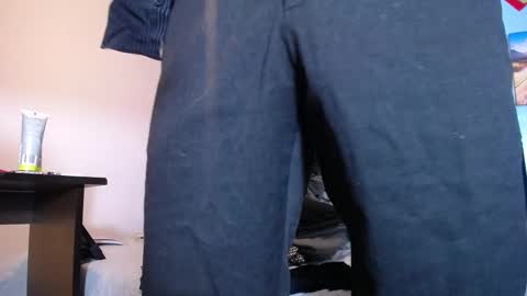 Snapshot of toro_hot chatting on 02.14.25 Toro online show from 02.14.25