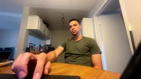 Snapshot of townsone chatting on 11.05.25 townsone online show from 11.05.25