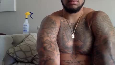 Snapshot of toxxxictylerr chatting on 10.28.25 toxxxictylerr online show from 10.28.25