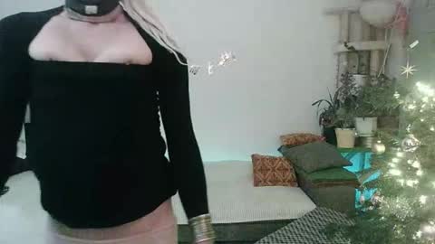 Snapshot of toyboybitchslut chatting on 12.23.25 Patrizia online show from 12.23.25