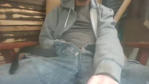 Snapshot of tr8e035 chatting on 12.14.25 tr8e035 online show from 12.14.25