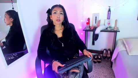 Snapshot of tracy_lambo chatting on 10.13.25 tracy online show from 10.13.25