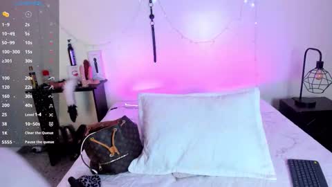 Snapshot of tracy_lambo chatting on 11.30.25 tracy online show from 11.30.25