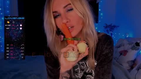 Snapshot of trafka_murafka chatting on 01.12.25 Hey my name is Kiri Kiri online show from 01.12.25