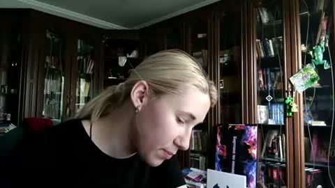 Snapshot of tranhardisty chatting on 06.11.26 Lesly online show from 06.11.26