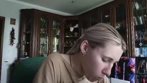 Snapshot of tranhardisty chatting on 06.18.26 Lesly online show from 06.18.26