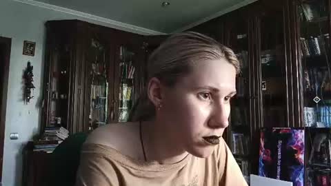 Snapshot of tranhardisty chatting on 06.18.26 Lesly online show from 06.18.26