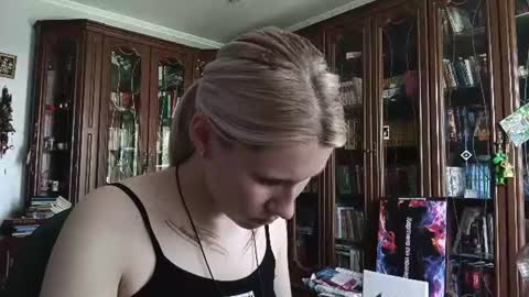 Snapshot of tranhardisty chatting on 06.19.26 Lesly online show from 06.19.26