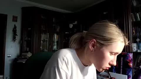 Snapshot of tranhardisty chatting on 06.29.26 Lesly online show from 06.29.26