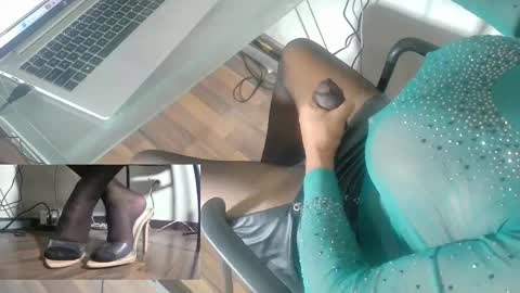 Snapshot of trans_selena chatting on 03.23.26 Sexy Selena 1203 online show from 03.23.26