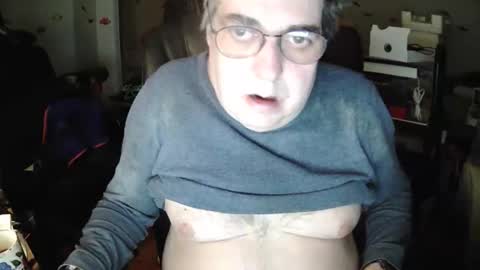 Snapshot of transmtfhello chatting on 01.12.26 Peter online show from 01.12.26