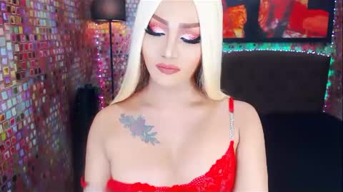 Snapshot of transplayfullolivia chatting on 02.12.25 KYLIE BELLA  TS online show from 02.12.25