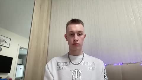 Snapshot of travis_gracile chatting on 04.01.26 Travis online show from 04.01.26