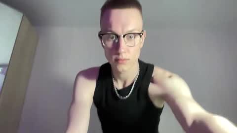 Snapshot of travis_gracile chatting on 04.07.26 Travis online show from 04.07.26