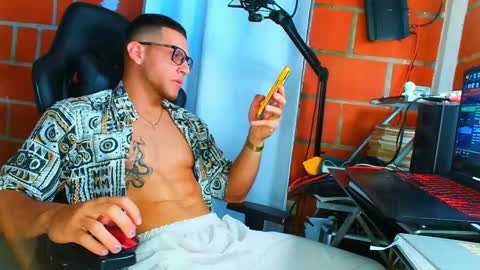 TRAVIS. online show from 01.17.26