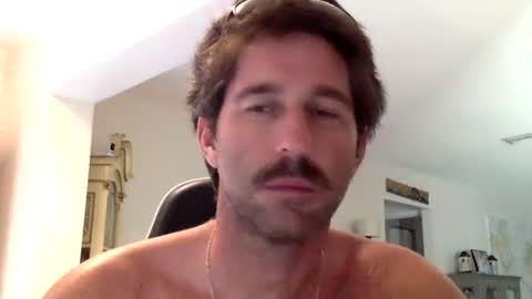 Snapshot of traviskenn chatting on 09.23.25 TravisKenn online show from 09.23.25