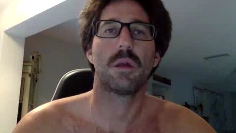 Snapshot of traviskenn chatting on 09.30.25 TravisKenn online show from 09.30.25