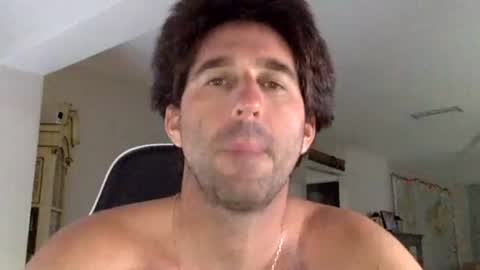 Snapshot of traviskenn chatting on 10.21.25 TravisKenn online show from 10.21.25