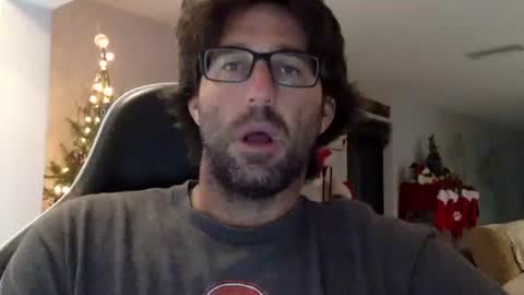 Snapshot of traviskenn chatting on 12.19.25 TravisKenn online show from 12.19.25