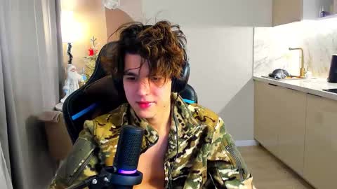 travisrivas online show from 12.04.25