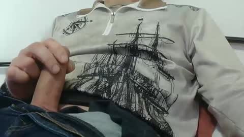 Snapshot of trevido4u chatting on 02.15.25 trevido4u online show from 02.15.25