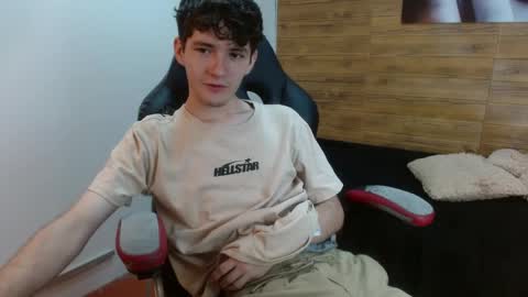 Snapshot of trevor_mob chatting on 05.12.26 trevor_mob online show from 05.12.26