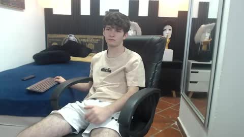 Snapshot of trevor_mob chatting on 06.06.26 trevor_mob online show from 06.06.26