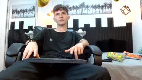 Snapshot of trevor_mob chatting on 07.27.26 trevor_mob online show from 07.27.26
