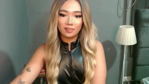 trexie_fucks15 online show from 10.25.25